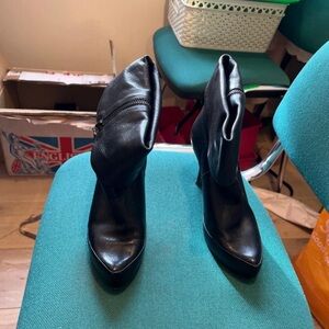 Boots Black Pointed-Toe Fold-Over Heeled Ankle Boots